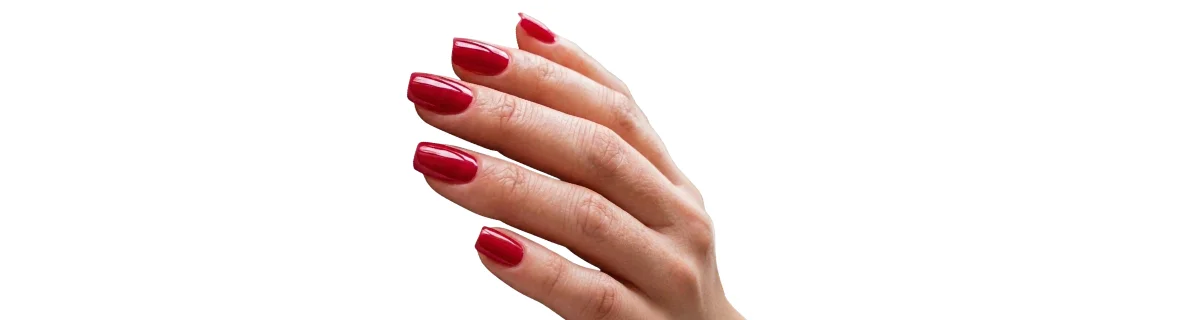 Ailika Top Coat uygulanmış parlak tırnak görünümü
